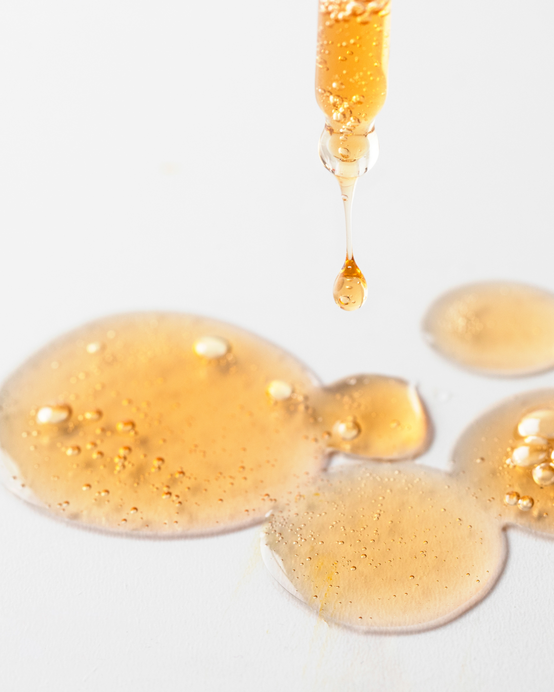 Viete, prečo EÚ reguluje retinol? (A prečo to pre vašu pleť nemusí byť zlá správa)