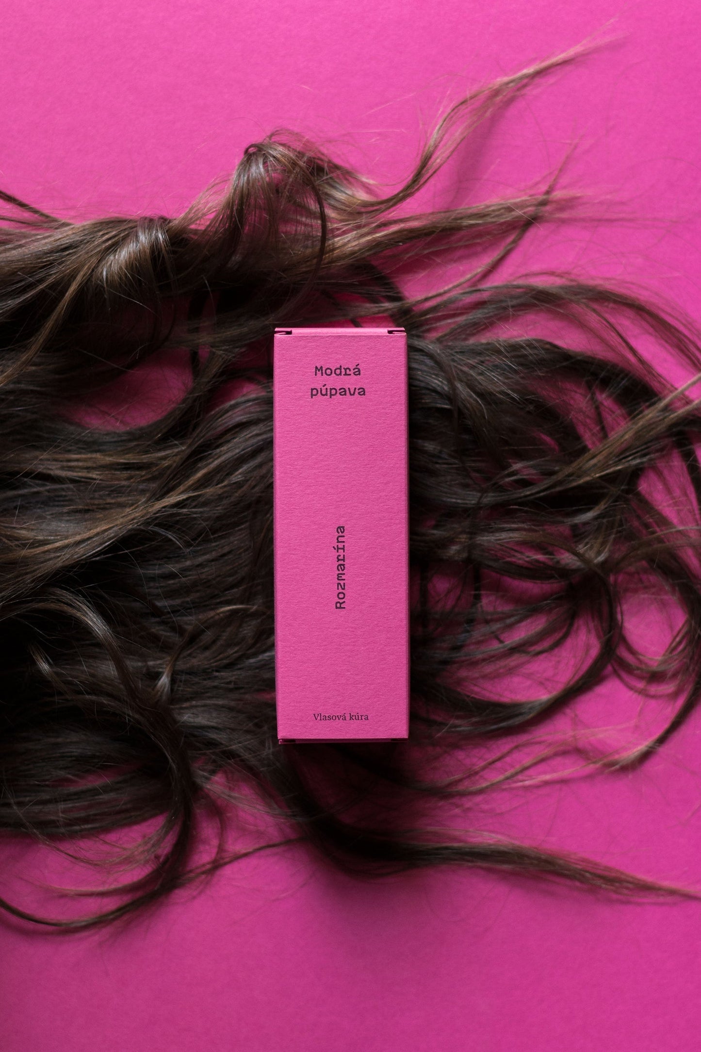 Rozmarínový olej používaný pri starostlivosti o vlasovú pokožku