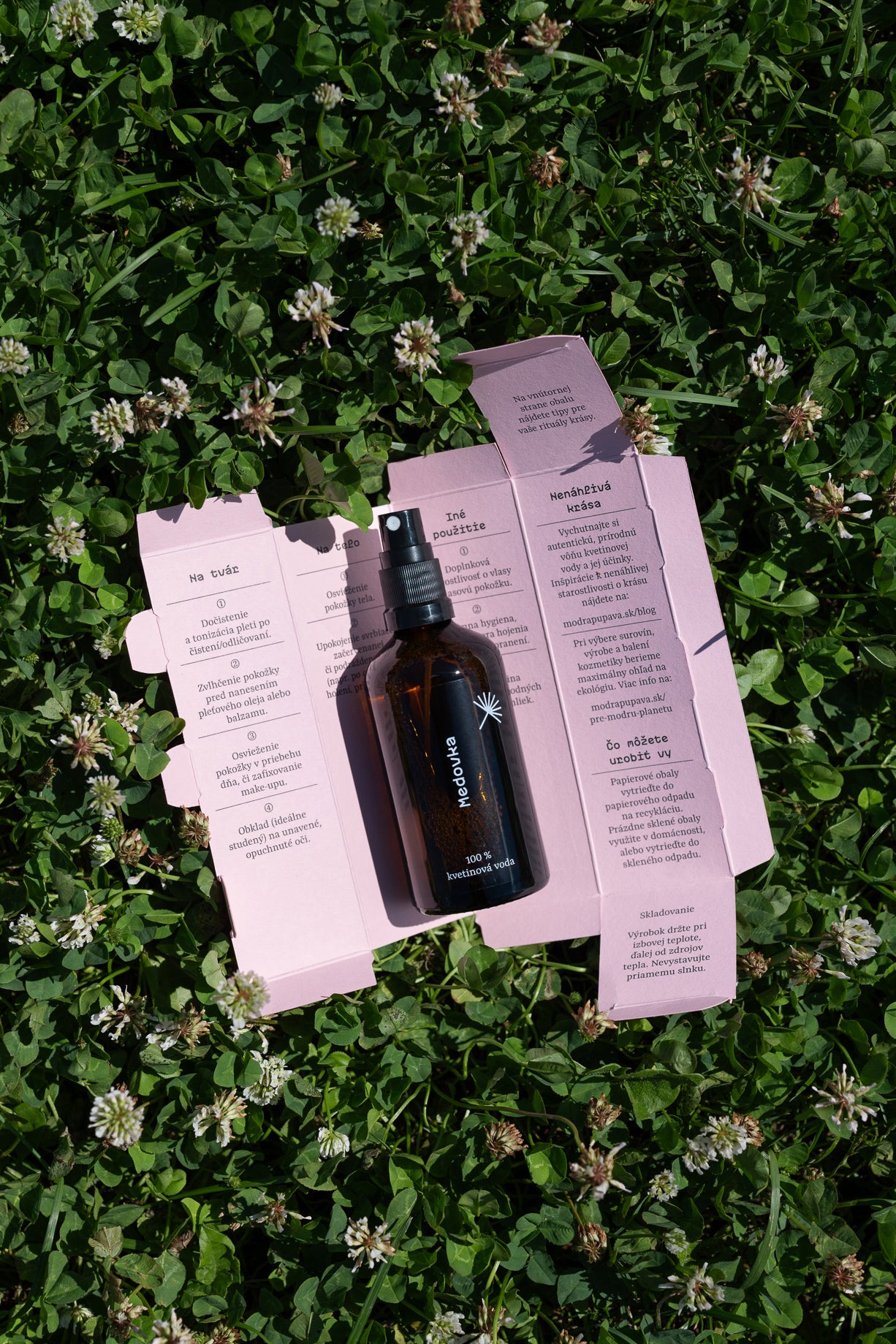 Medovkový hydrolát Modrá Púpava v prírodnom prostredí – osviežujúca kvetinová voda