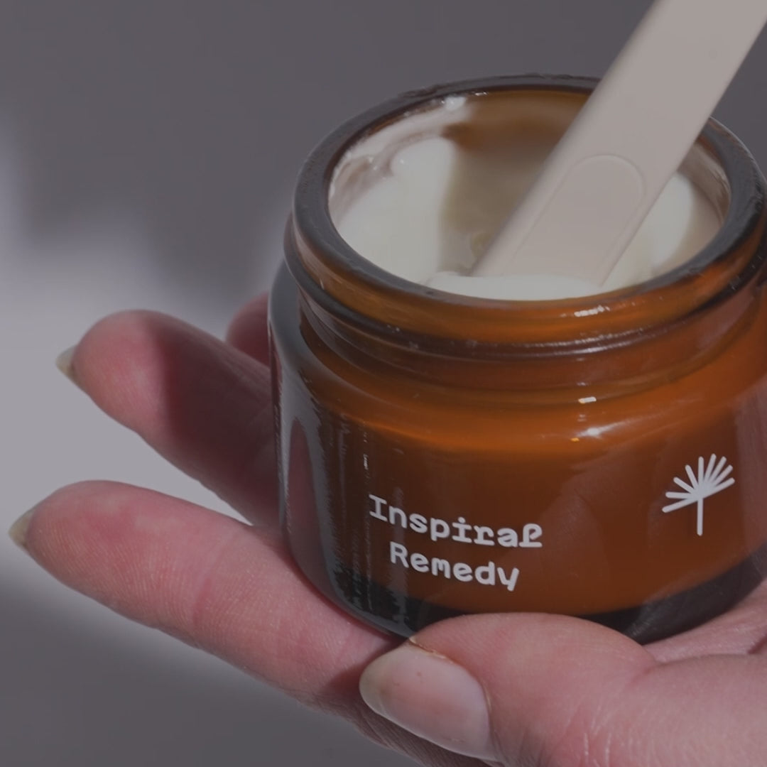 Inspiral Remedy regeneračný krém - jemná ľahká textúra krému pre citlivú a problematickú pleť - rýchlo sa vstrebáva bez mastnoty