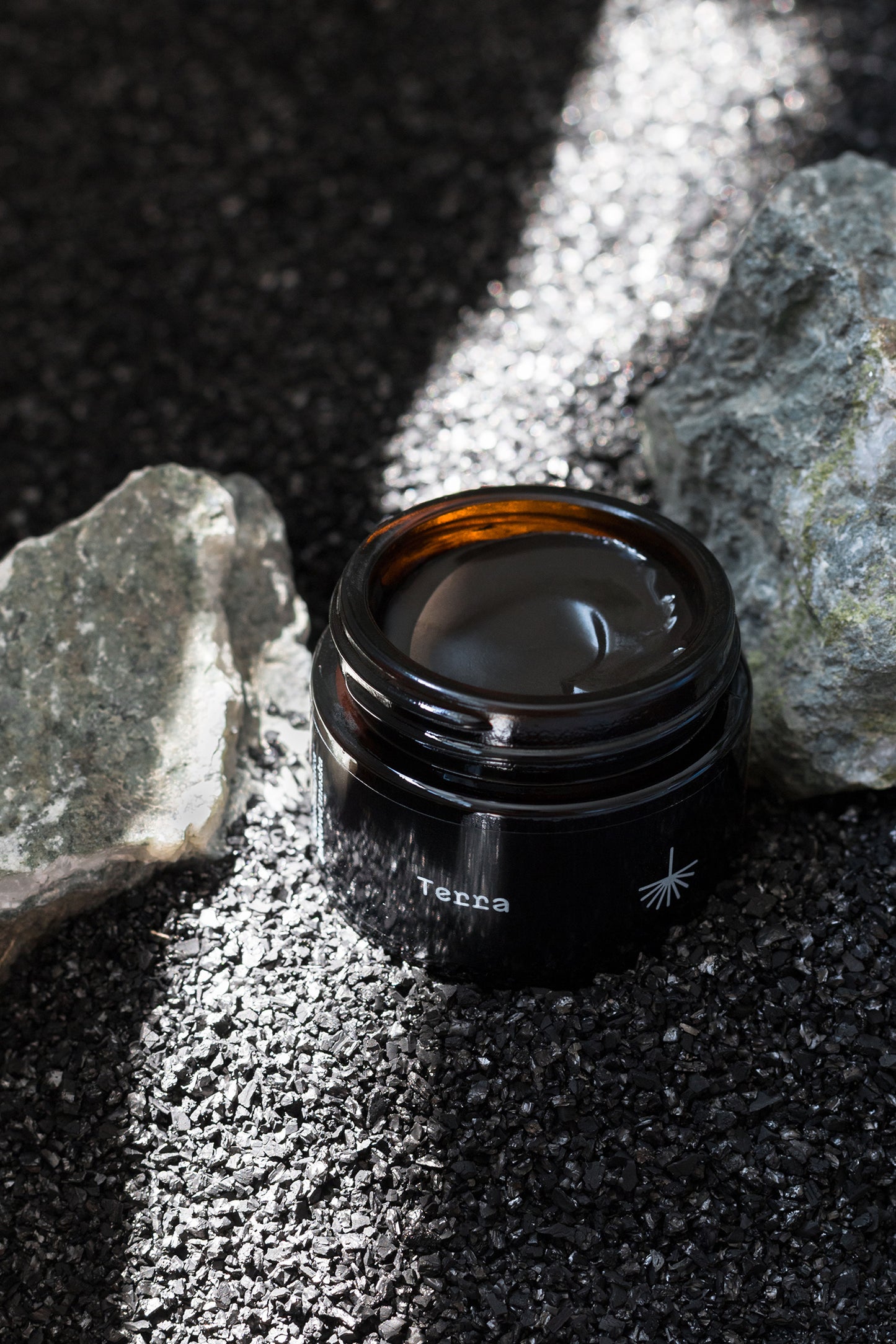 Detail textúry čistiacej a regeneračnej pleťovej masky Terra